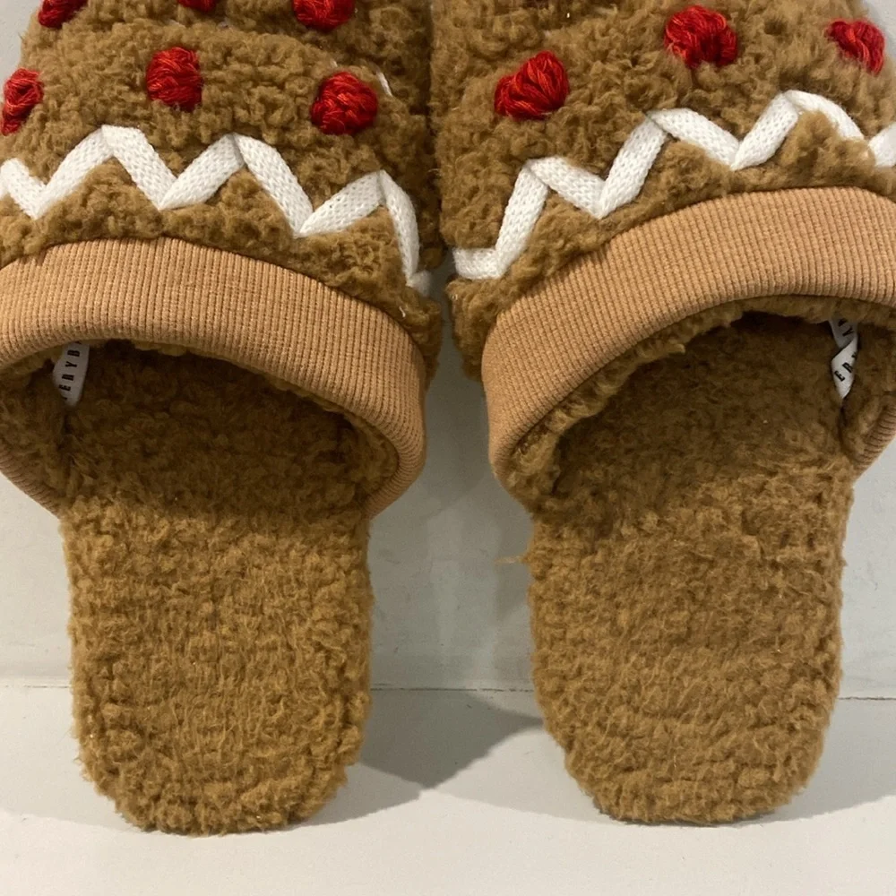 Pottery Barn Gingerbread Plush Slippers Cozy Holiday House Shoes Medium - Picture 4 of 12